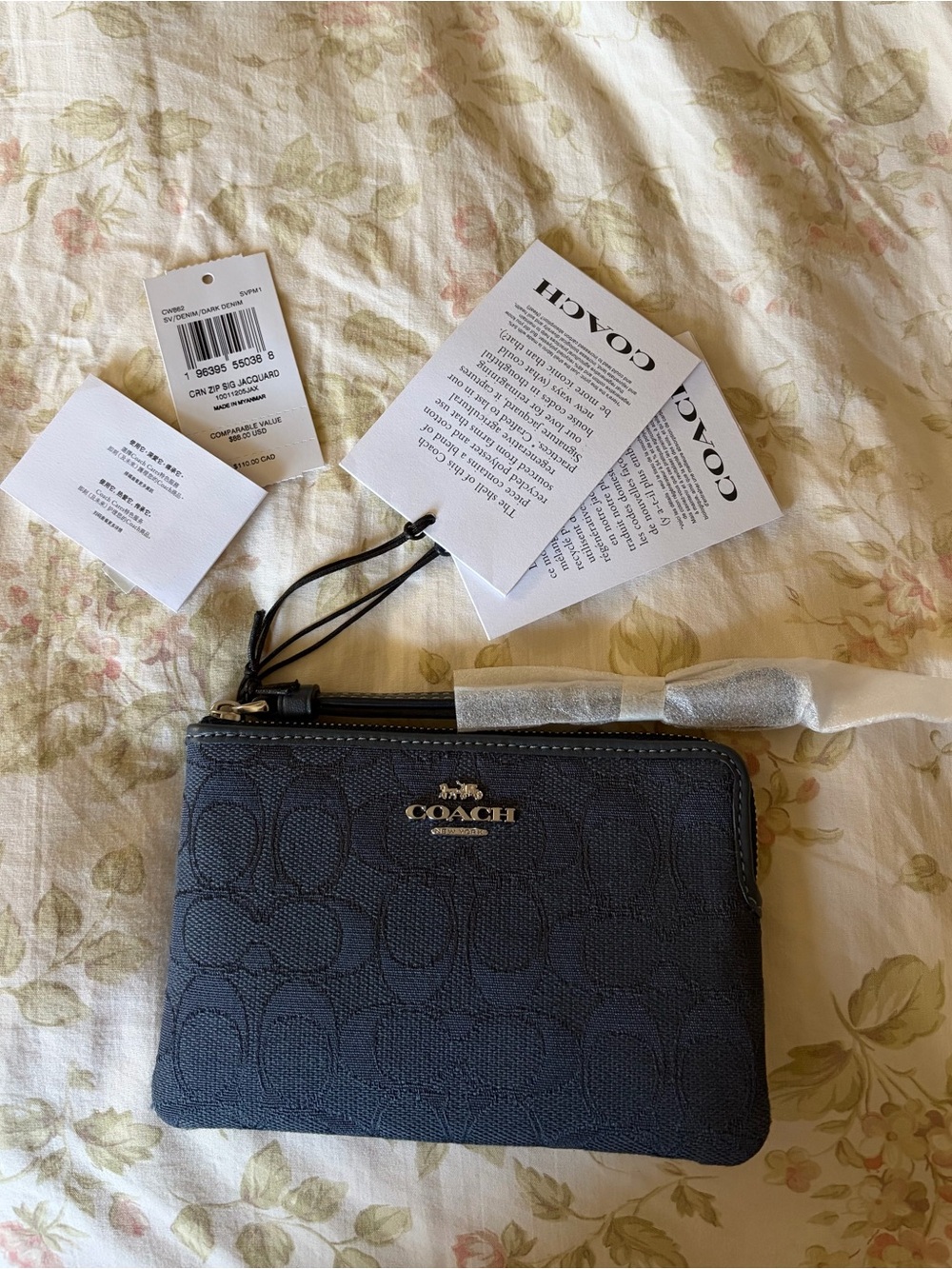NWT Authentic Coach Dark Denim Corner Zip Signature Jacquard Wristlet